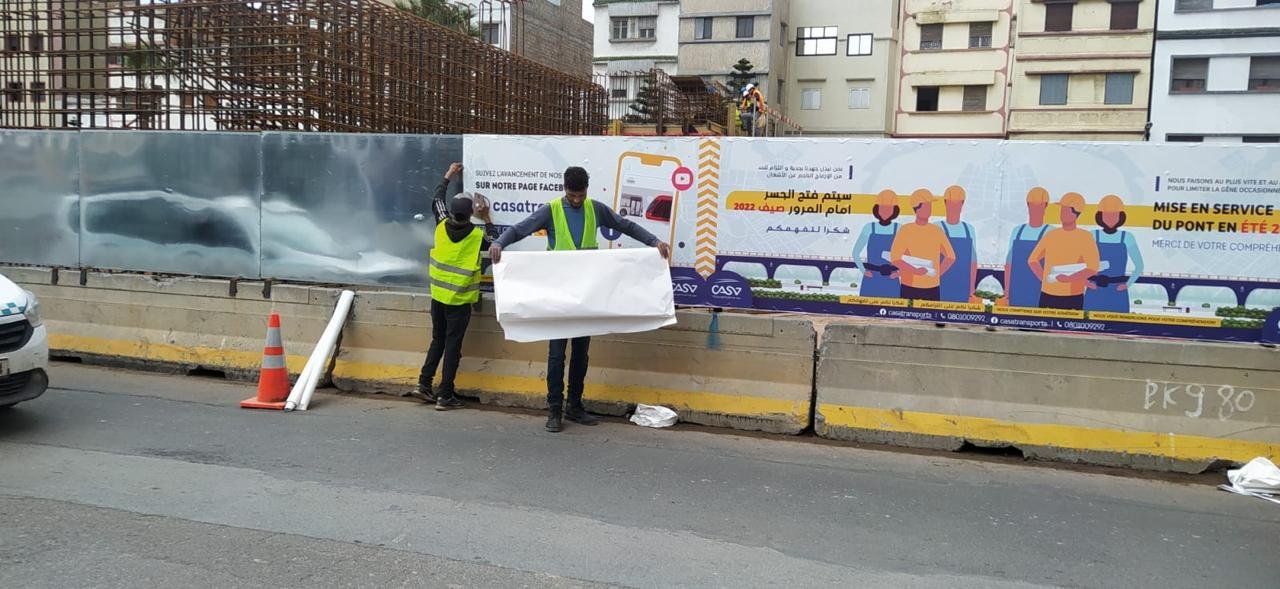 Installation palissade chantier par équipe au Maroc