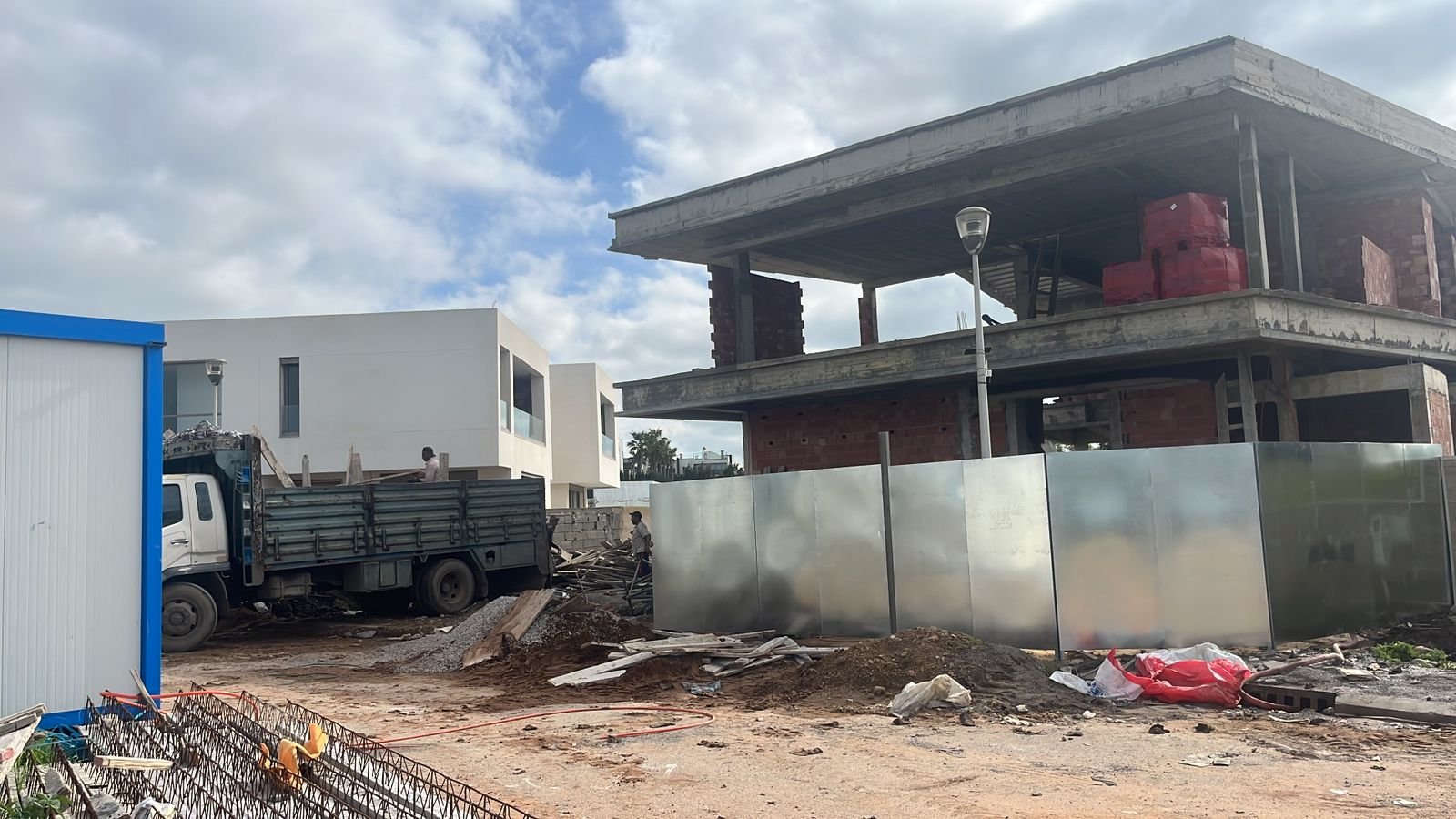 Palissade chantier environnement réel Maroc